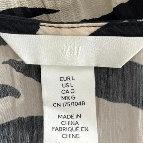 H&M Black Cream Zebra Animal Print V Neck Twist Long Sleeve Maxi Dress Size L - Picture 4 of 5